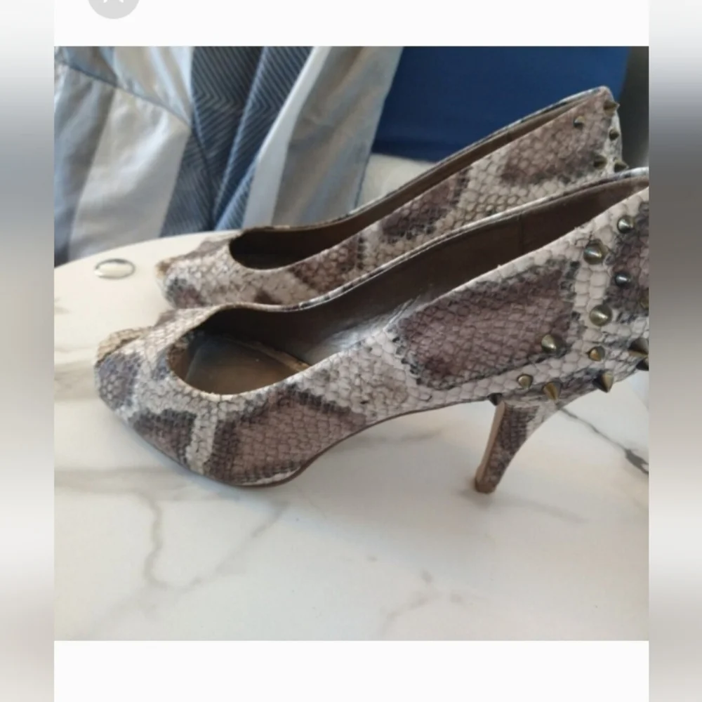 FERGALICIOUS Snakeskin Heels Shoes neutral Pattern Platforms Size 10 M Pre Loved